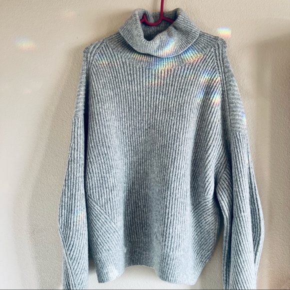 • Ribbed Turtleneck sweater • - Picture 2 of 4